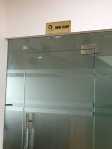 Mẫu decal dán kính mờ 11